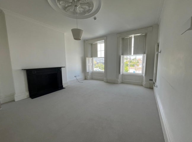 One bedroom available to rent immediately Main Photo