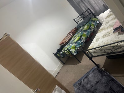 Furnished double room clean and comfortable  Main Photo