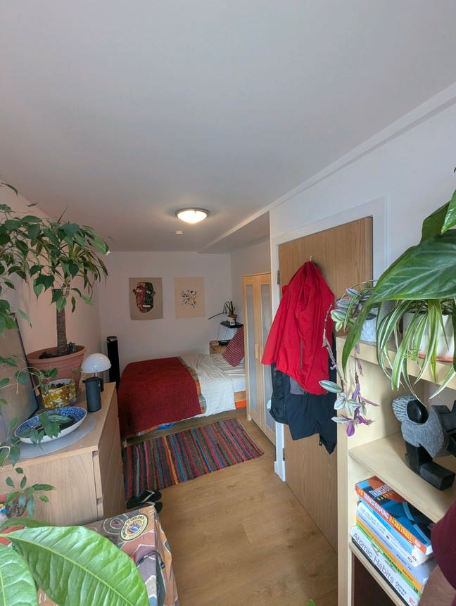 Double Bed Bedroom, West End Glasgow Main Photo