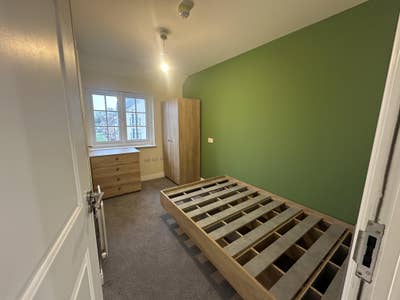 En-Suite, Bills Inc. — Coate Main Photo
