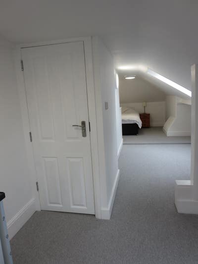 Large room with ensuite & kitchenette Main Photo