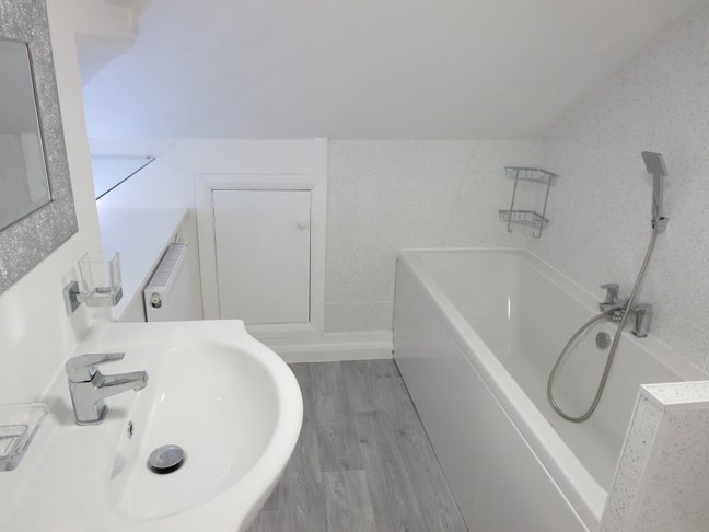 Newly refurbished room, first time to the market. Main Photo