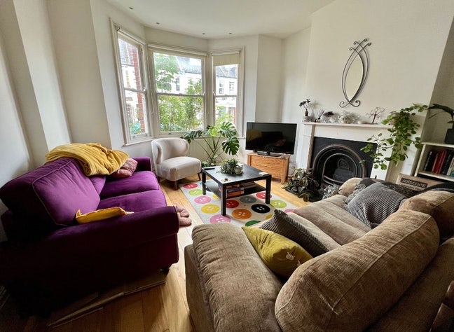 Double room in friendly, spacious house  Main Photo