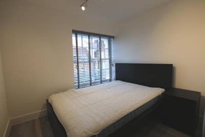 Stunning Newly Renovated 1-Bedroom Flat – High St Main Photo