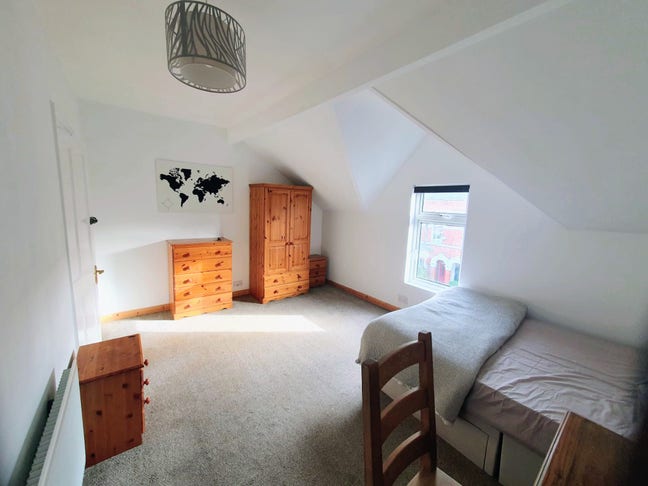 Large Furnished Double room Haypark South Belfast Main Photo