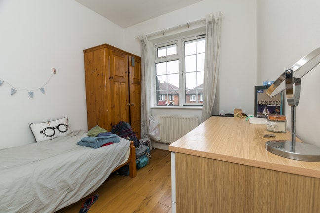  Single   Bedroom  in a lovely house East (Acton) Main Photo