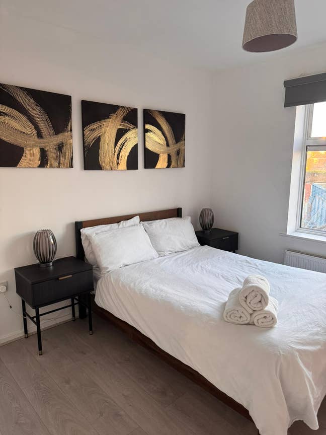 Two double bedroom flat in E34AB Main Photo