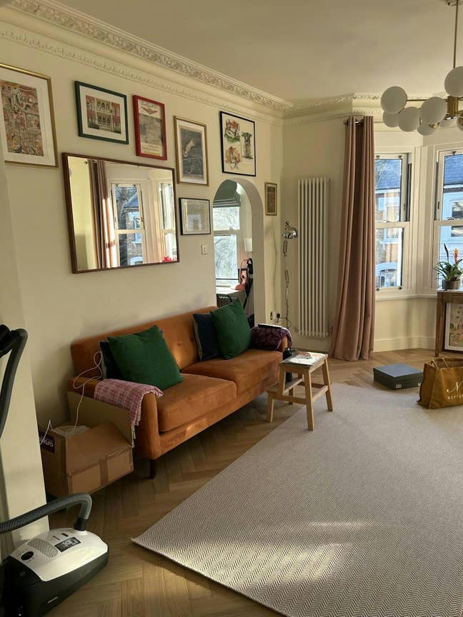 Double room in recently refurbed West London flat Main Photo