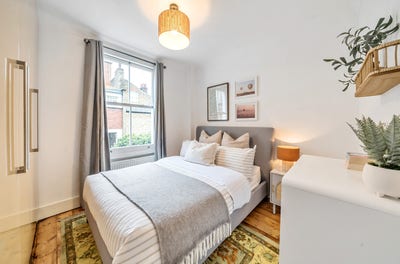 Double room. 5 mins from Clapham Jct. Bills inc! Main Photo