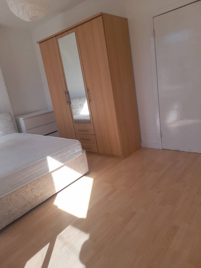 Sherwood - Dbl Room - Nr Coffee Shops & Buses. Main Photo