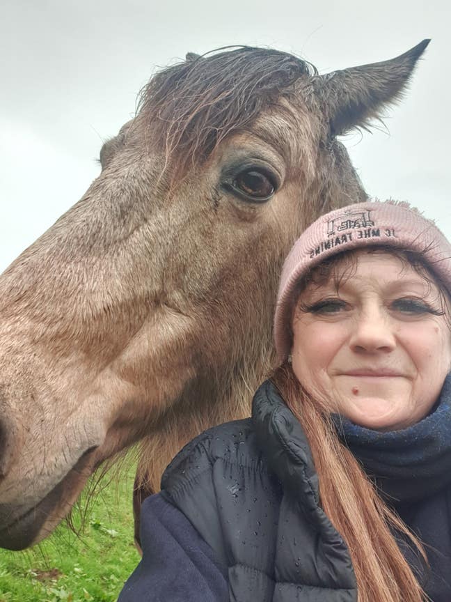 Professional Female seeks a single or double room Main Photo