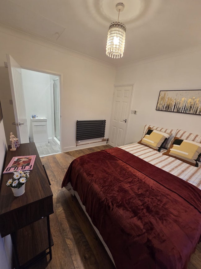 Double room with ensuite  Main Photo