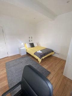 Premium Double Room near Uni -Bills Included Main Photo