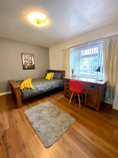 Modern Double Room Near Salford Royal Main Photo