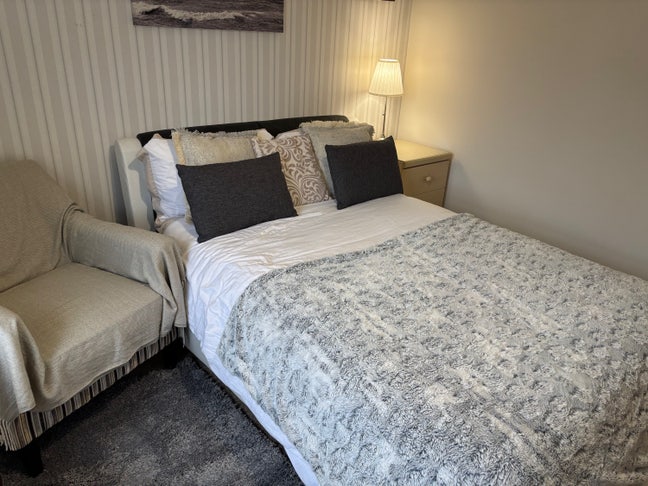 Double room to rent in family home.  Main Photo