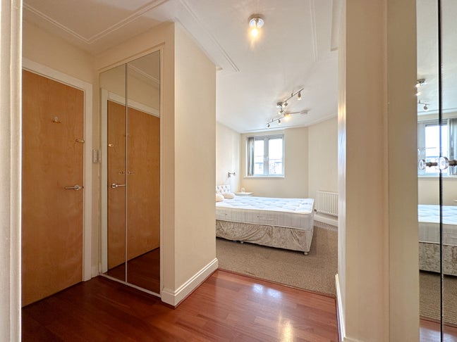 Huge EN-SUITE in the heart of St.John's Wood  Main Photo