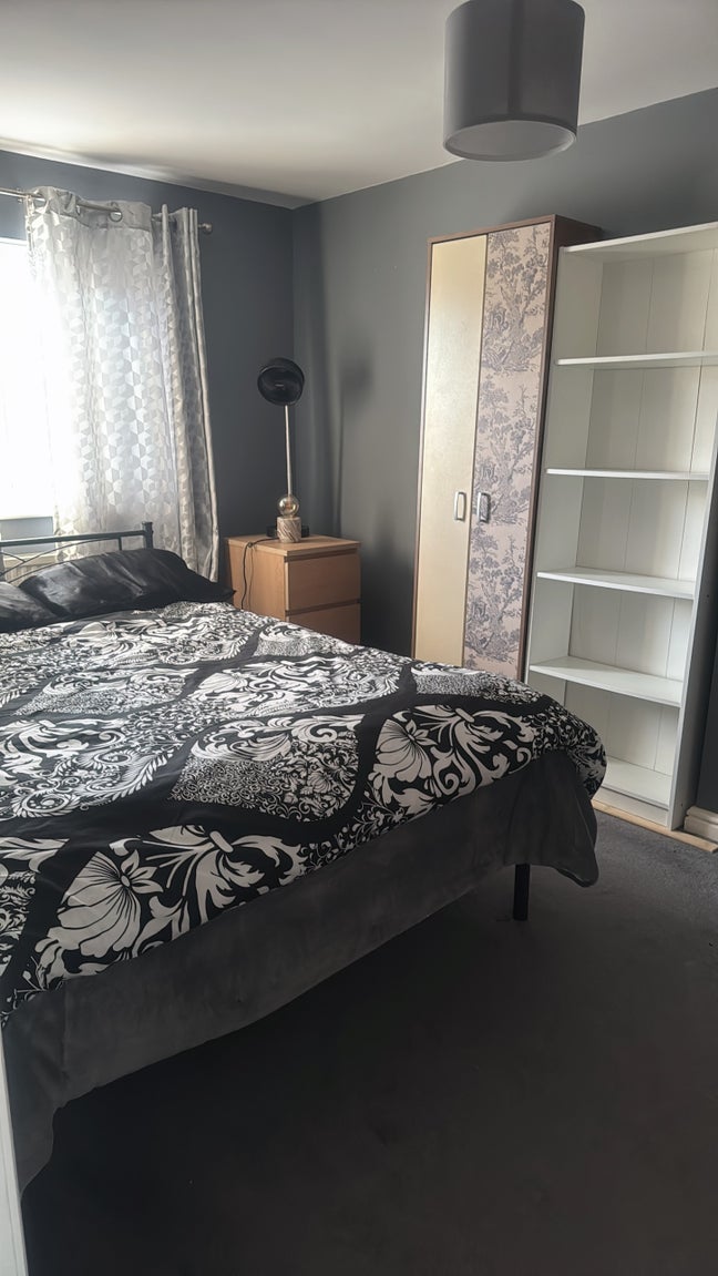 Comfortable double room in 2 bedroom house  Main Photo