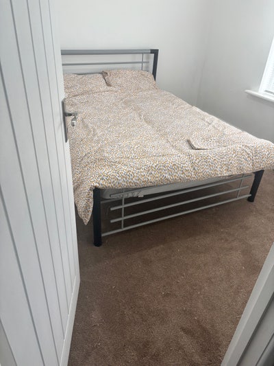  Large Double room in 4bed house Main Photo