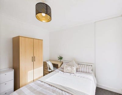 Rooms in Professional Houseshare!! Nr Elmgrove Rd  Main Photo