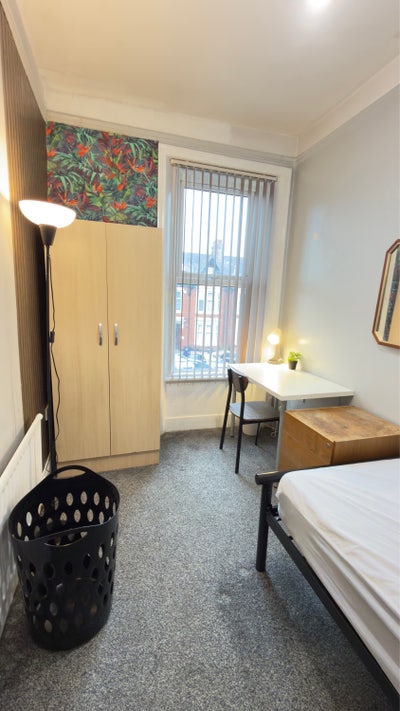 Room Near Town and University(All Bills Included) Main Photo