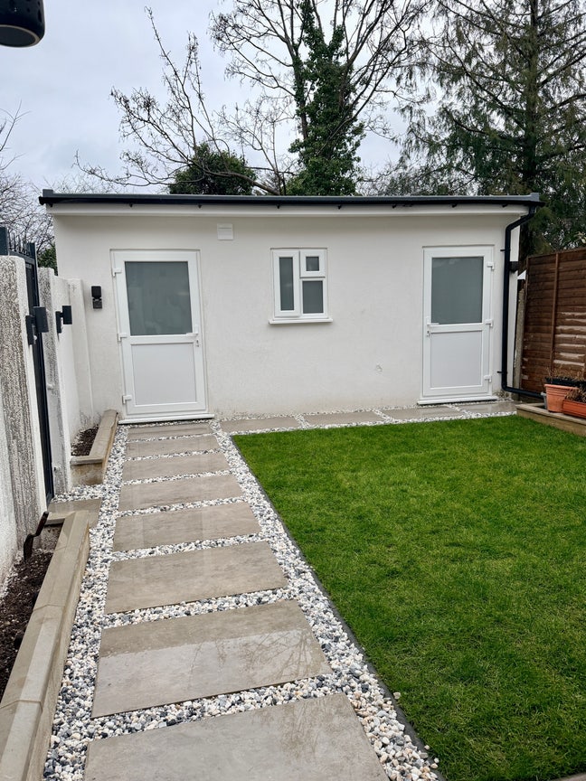 Studio Flat - 1 Bedroom  Main Photo