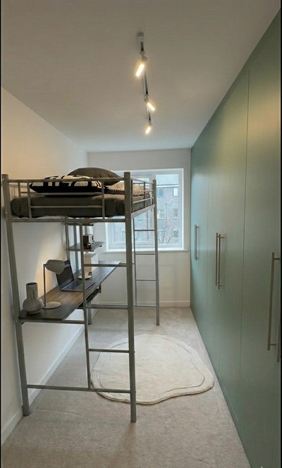 Nice single room in a Morden house  Main Photo