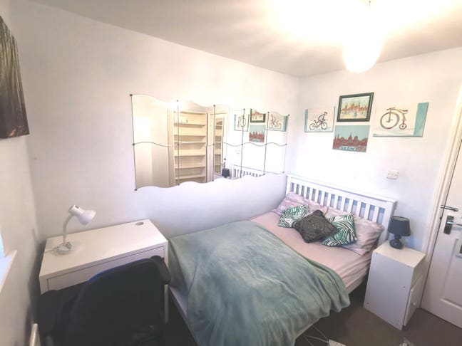 Double room in a friendly house, &pound;790, all incl.  Main Photo