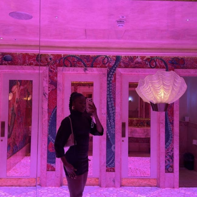 Professional Female seeks a double room Main Photo