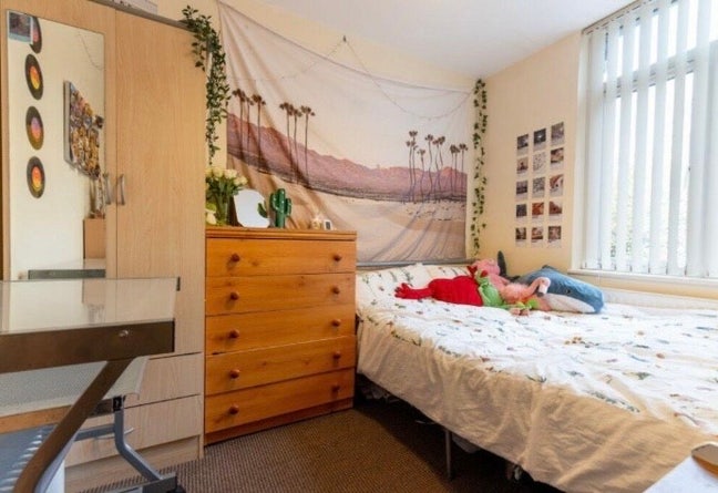 Three double bedrooms available near UoB  Main Photo