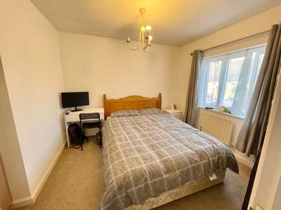 Lovely double room available (Female preferred) Main Photo