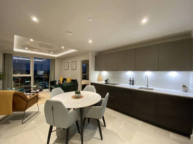 Angel Gardens (M4) – Double Room with En-Suite Main Photo