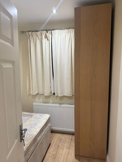 Double Room Available in Quiet 3-Bed House Main Photo