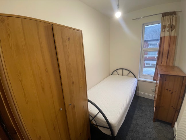 **single room in great location** Main Photo
