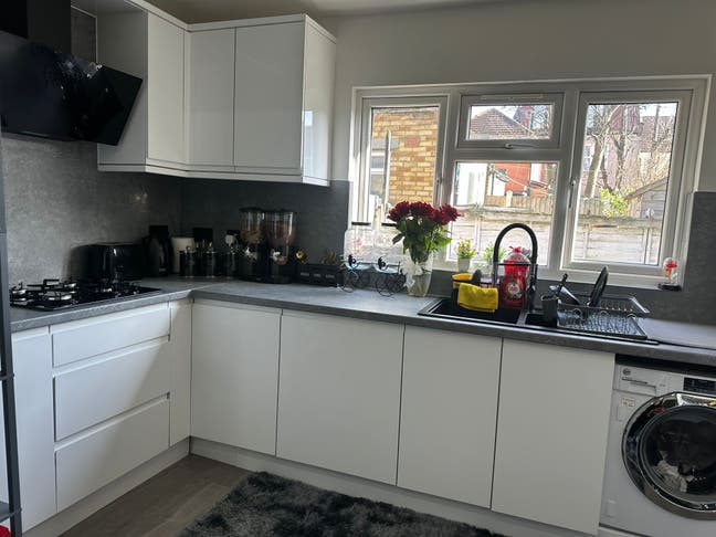 Beautiful house with 4 bedrooms available Main Photo