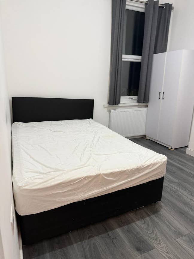1 Double room Available  Main Photo