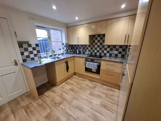 Beautiful bedrooms to rent in a secured area. Main Photo