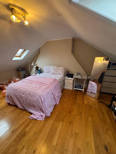 Spacious and peaceful room available near Broadway Main Photo