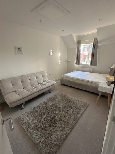  Double Room Available Main Photo