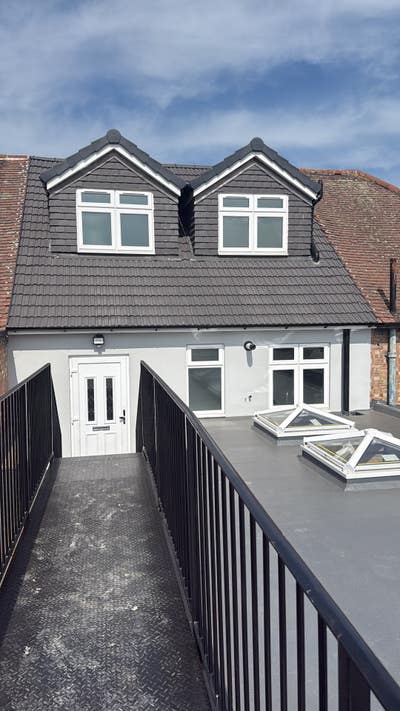 Stunning 2 bedroom First Floor Flat Main Photo