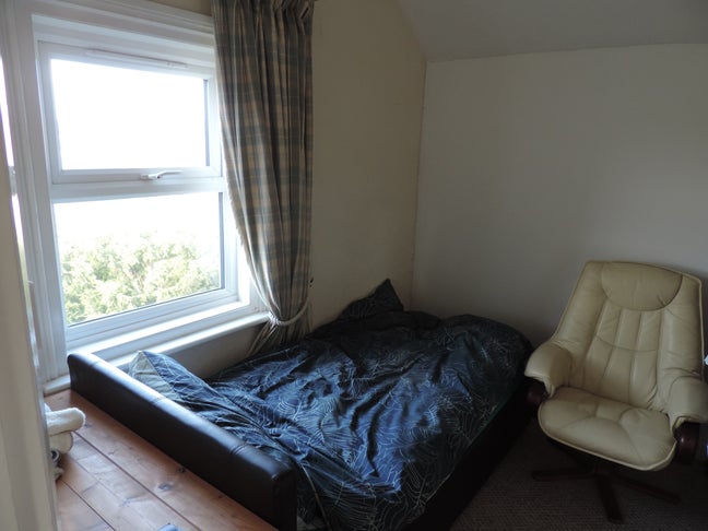 Single bedroom + private sitting room Main Photo