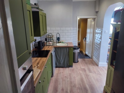 Enormous king room and big double in lovely Easton Main Photo