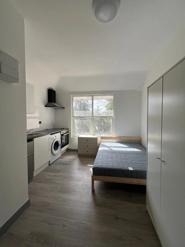 Studio Flat for Rent in Leicestershire LE100DH Main Photo