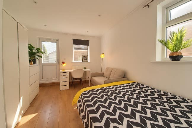 ✨️Large Double in newly renovated house, E3   Main Photo