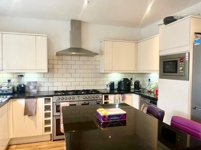 👑 Boutique En-suite Living |10m Stroll to Lee Stn Main Photo