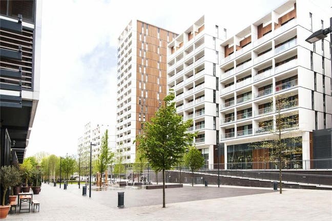 *Massive Modern Double with Balcony-Hackney* Main Photo