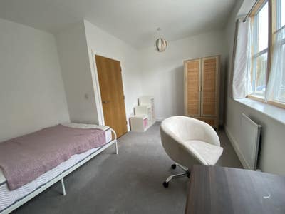 Double bedroom available  Main Photo