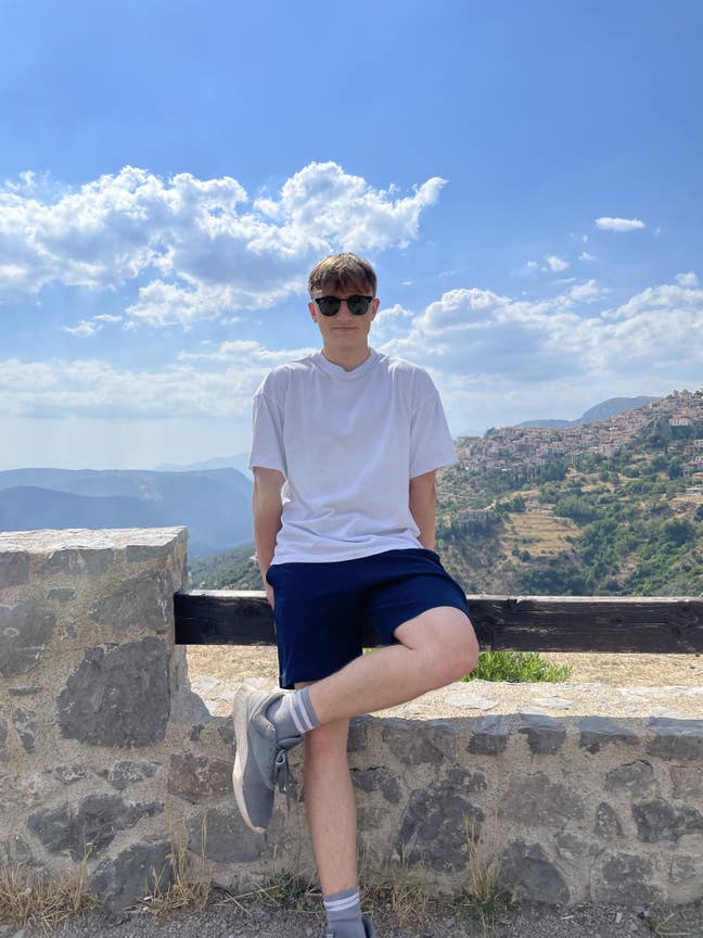 24, professional looking for room or flatmates Main Photo