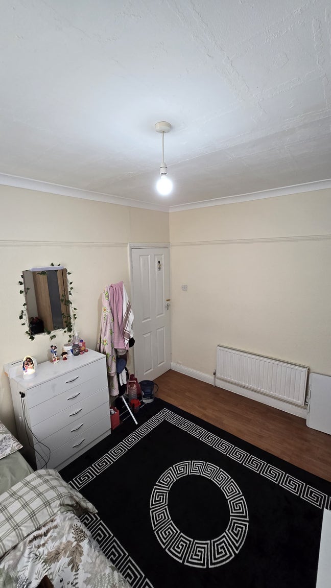 I am looking for a Malayali couple or bachelor. Main Photo