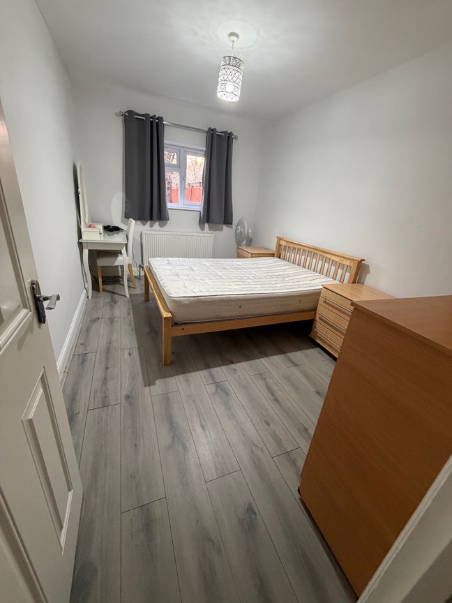 Room to rent Main Photo