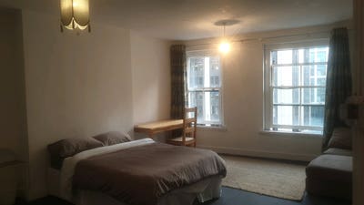 Spacious double room. City centre.  Short term Main Photo